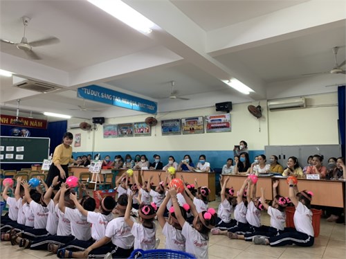 Tập huấn lại chuyên đề “Một số giải pháp tổ chức Hoạt động trải nghiệm lớp 1 theo chương trình, sách giáo khoa mới”